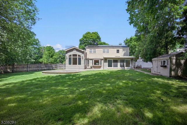 7 Mansfield Ct, Livingston Twp., NJ 07039