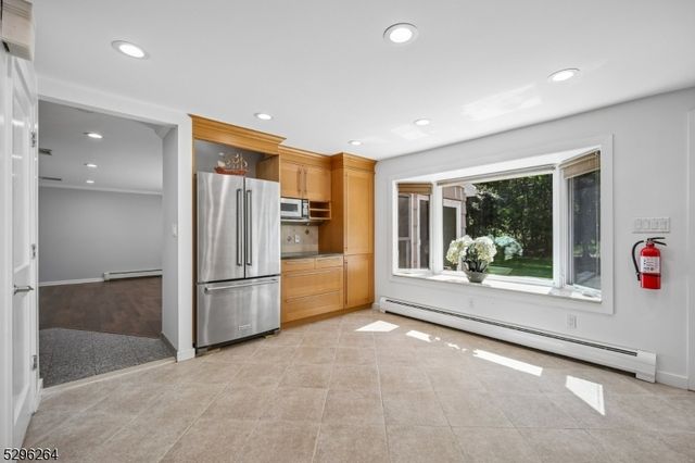 7 Mansfield Ct, Livingston Twp., NJ 07039