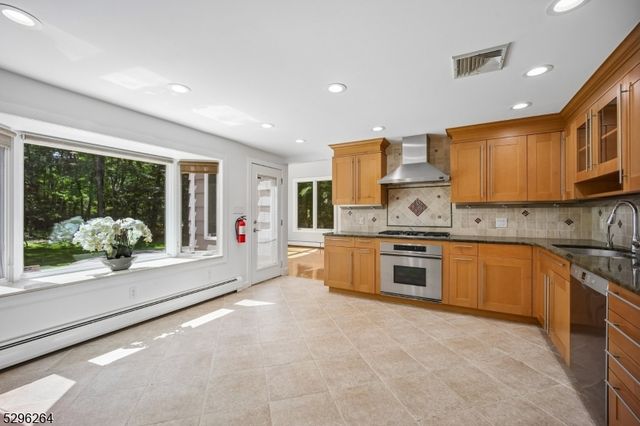 7 Mansfield Ct, Livingston Twp., NJ 07039