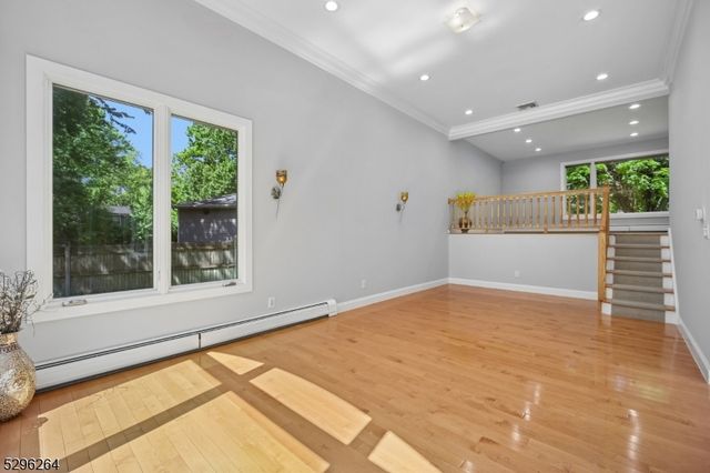 7 Mansfield Ct, Livingston Twp., NJ 07039