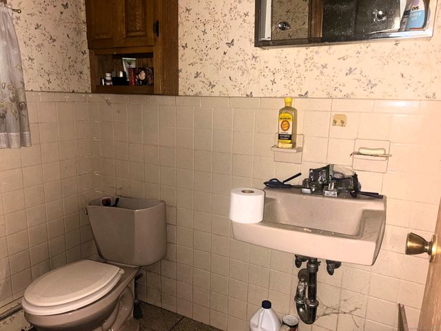 661 Allen Avenue, Meriden, CT 06451