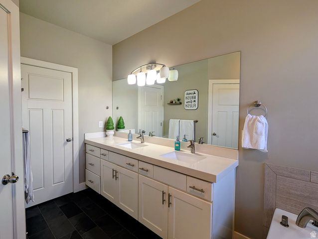 28 E YELLOW CLIFF DR, Draper, UT 84020