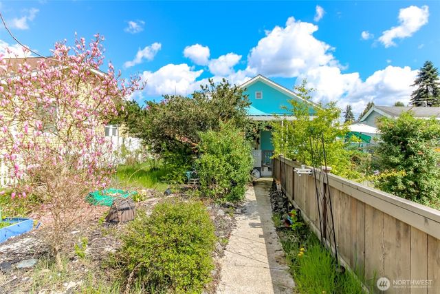 208 F Street SE, Auburn, WA 98002