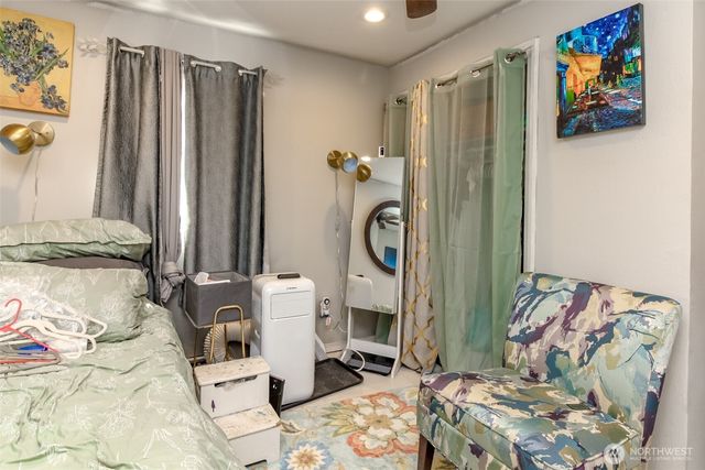 208 F Street SE, Auburn, WA 98002