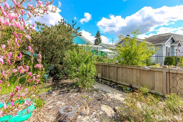 208 F Street SE, Auburn, WA 98002