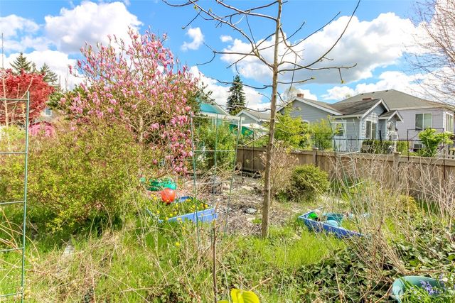 208 F Street SE, Auburn, WA 98002