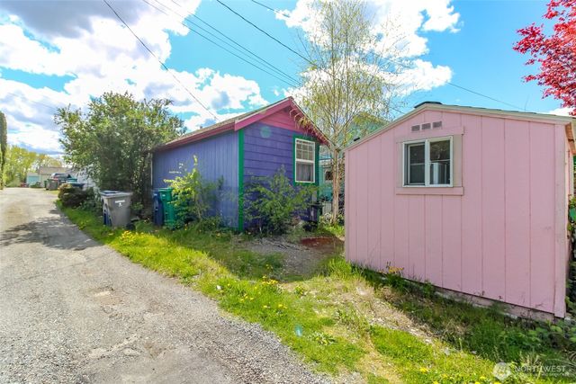 208 F Street SE, Auburn, WA 98002