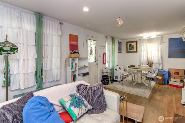 208 F Street SE, Auburn, WA 98002