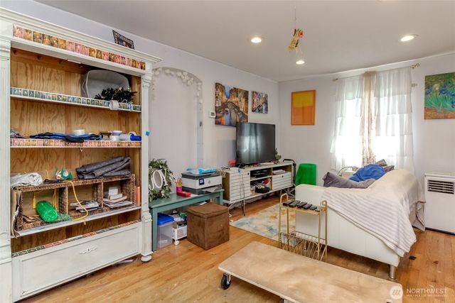 208 F Street SE, Auburn, WA 98002