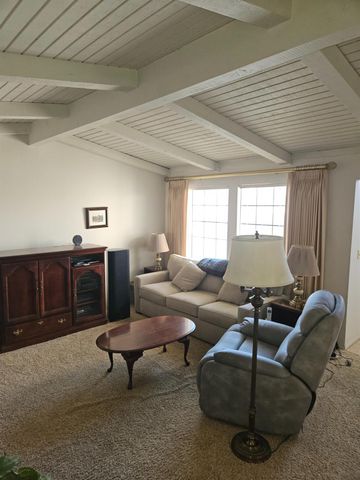 1657 Willow Avenue, Clovis, CA 93612