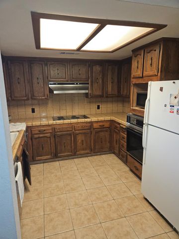 1657 Willow Avenue, Clovis, CA 93612