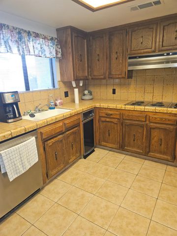 1657 Willow Avenue, Clovis, CA 93612