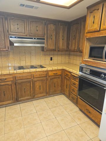 1657 Willow Avenue, Clovis, CA 93612