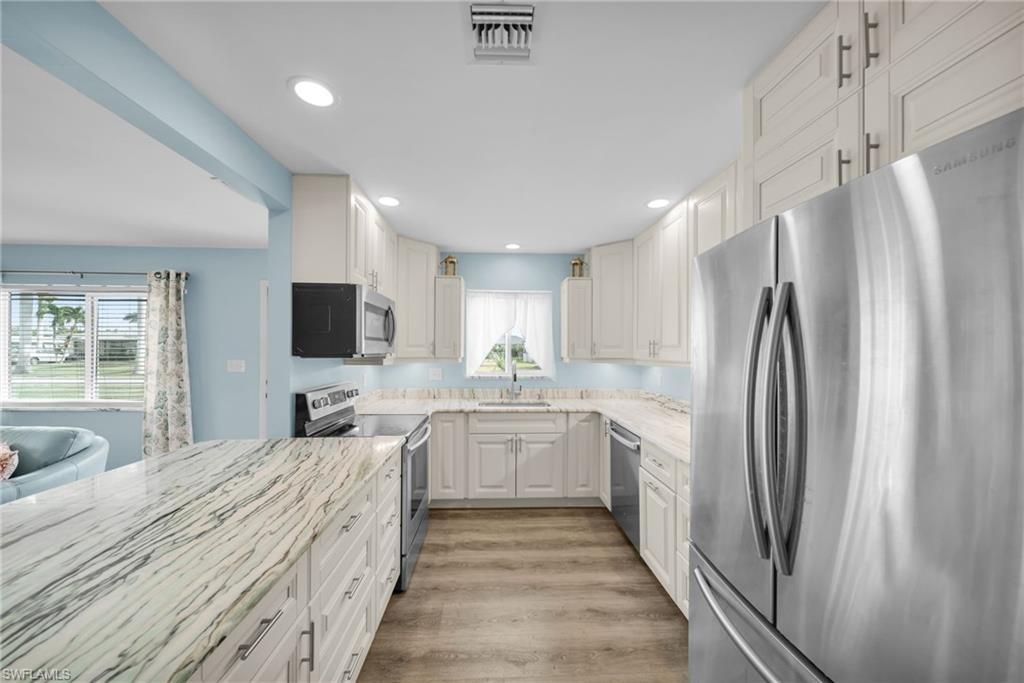 Image 6 of property listing at 5208 Wilmington CT, Cape Coral, FL 33904