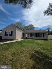 4 PRICE LN, Sicklerville, NJ 08081