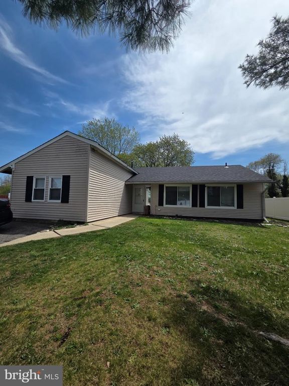 4 PRICE LN, Sicklerville, NJ 08081