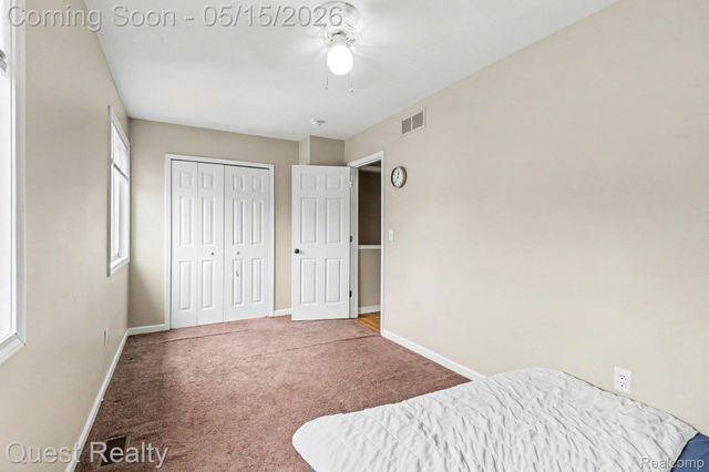 7058 Rolling Hills Drive, Waterford Charter Township, MI 48327