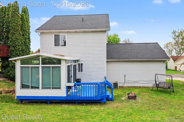 7058 Rolling Hills Drive, Waterford Charter Township, MI 48327
