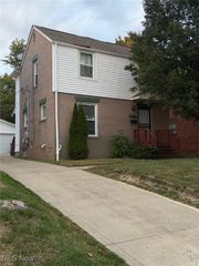 17511 Throckley Avenue, Cleveland, OH 44128