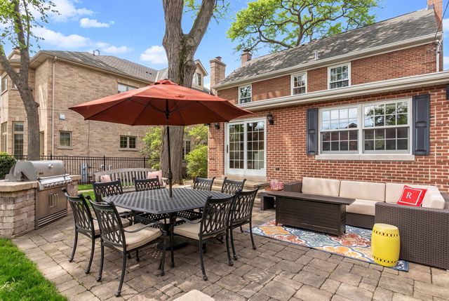 831 S Prospect Avenue, Park Ridge, IL 60068