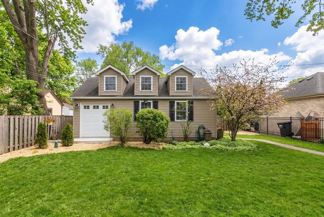 831 S Prospect Avenue, Park Ridge, IL 60068