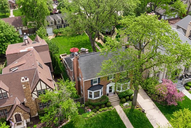 831 S Prospect Avenue, Park Ridge, IL 60068