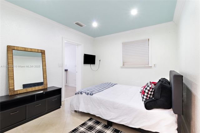 7490 Buchanan St, Hollywood, FL 33024