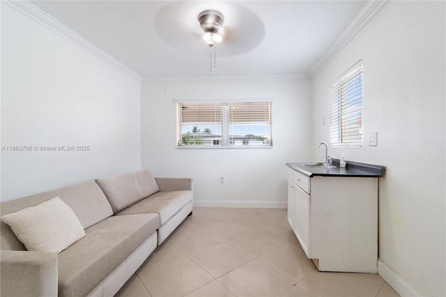 7490 Buchanan St, Hollywood, FL 33024