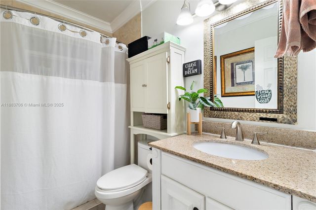 7490 Buchanan St, Hollywood, FL 33024