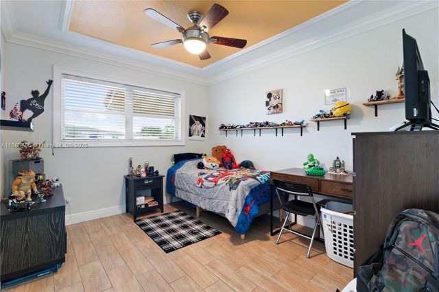 7490 Buchanan St, Hollywood, FL 33024