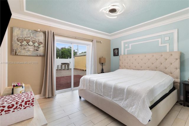 7490 Buchanan St, Hollywood, FL 33024
