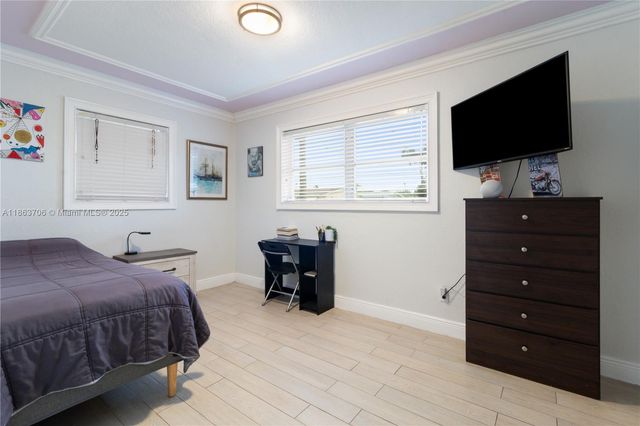 7490 Buchanan St, Hollywood, FL 33024
