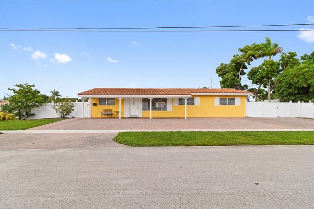 7490 Buchanan St, Hollywood, FL 33024