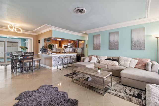7490 Buchanan St, Hollywood, FL 33024