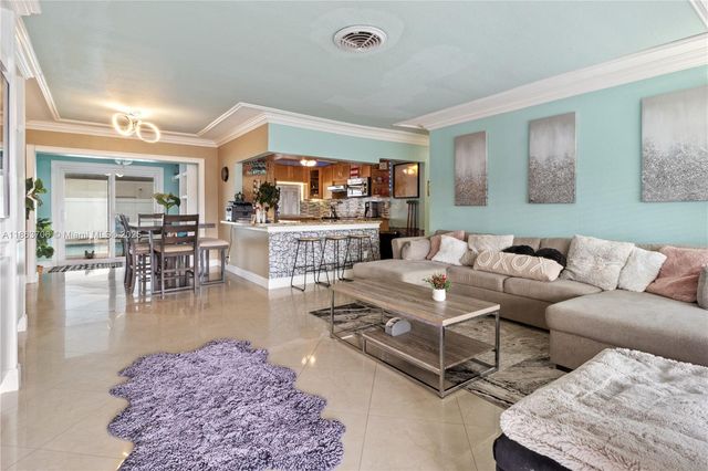 7490 Buchanan St, Hollywood, FL 33024