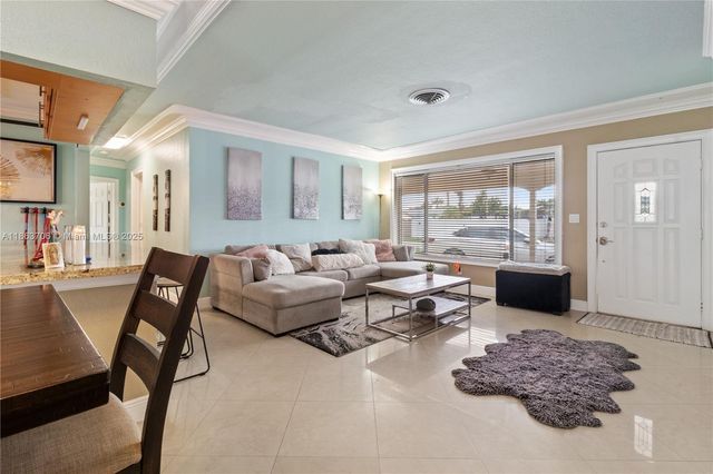 7490 Buchanan St, Hollywood, FL 33024