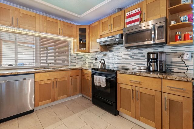 7490 Buchanan St, Hollywood, FL 33024