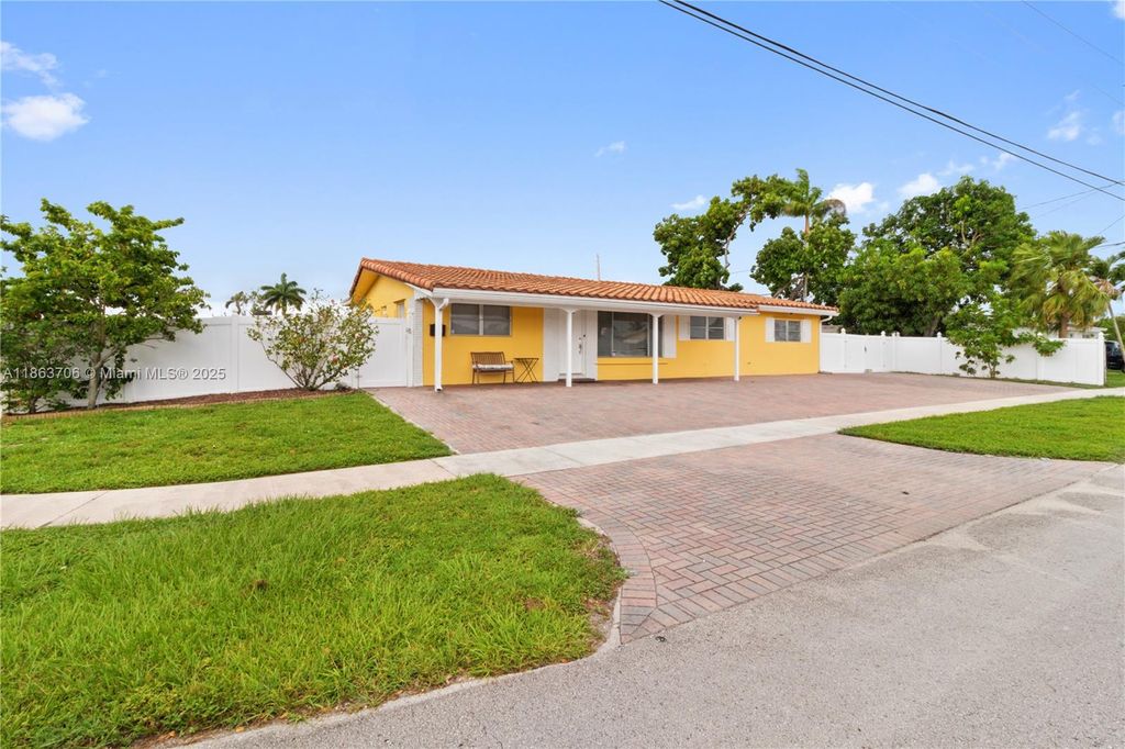 7490 Buchanan St, Hollywood, FL 33024
