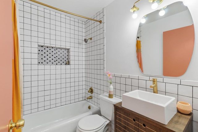 2002 Rae Lane, Madison, WI 53711