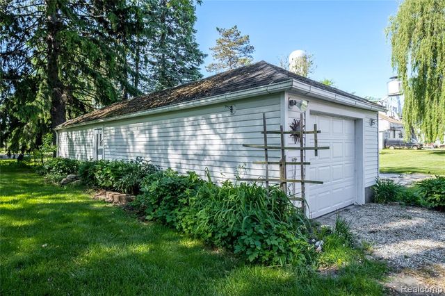 1459 W Cohoctah Road, Cohoctah, MI 48816