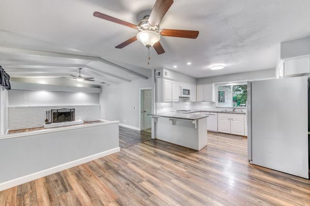 1524 Burl Avenue, Clovis, CA 93611