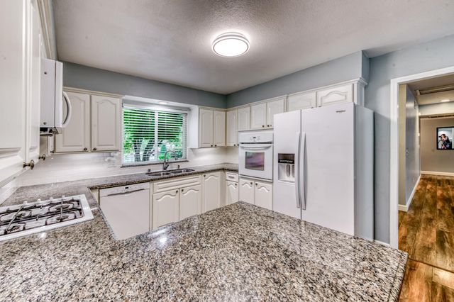 1524 Burl Avenue, Clovis, CA 93611