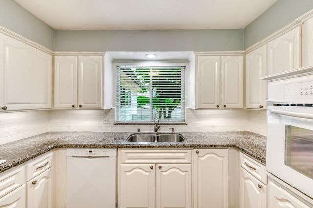 1524 Burl Avenue, Clovis, CA 93611