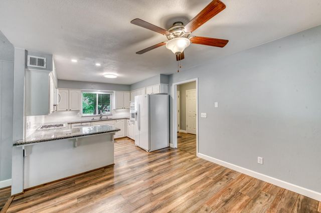 1524 Burl Avenue, Clovis, CA 93611