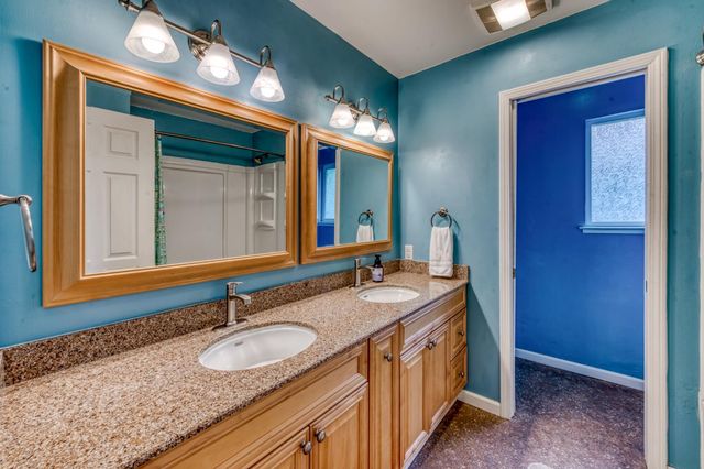 1524 Burl Avenue, Clovis, CA 93611