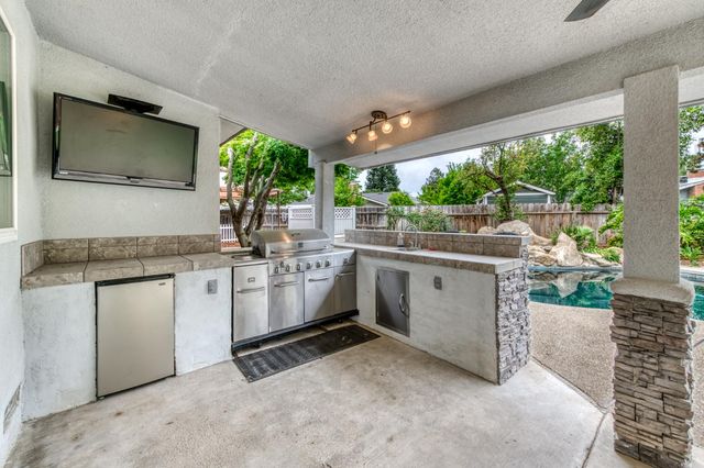 1524 Burl Avenue, Clovis, CA 93611