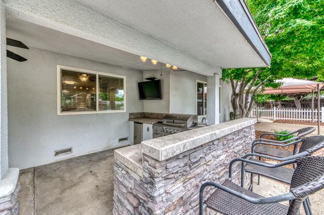 1524 Burl Avenue, Clovis, CA 93611