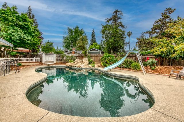 1524 Burl Avenue, Clovis, CA 93611