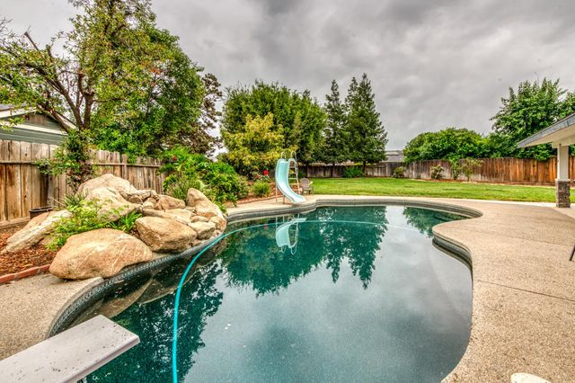 1524 Burl Avenue, Clovis, CA 93611