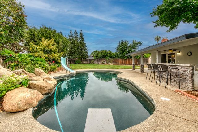 1524 Burl Avenue, Clovis, CA 93611